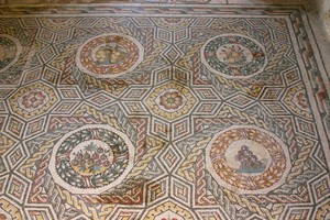 Fruit_Mosaic_-_Cubicle_with_the_Fruit_Mosaic_-_Villa_Romana_del_Casale_-_Italy_2015.jpeg