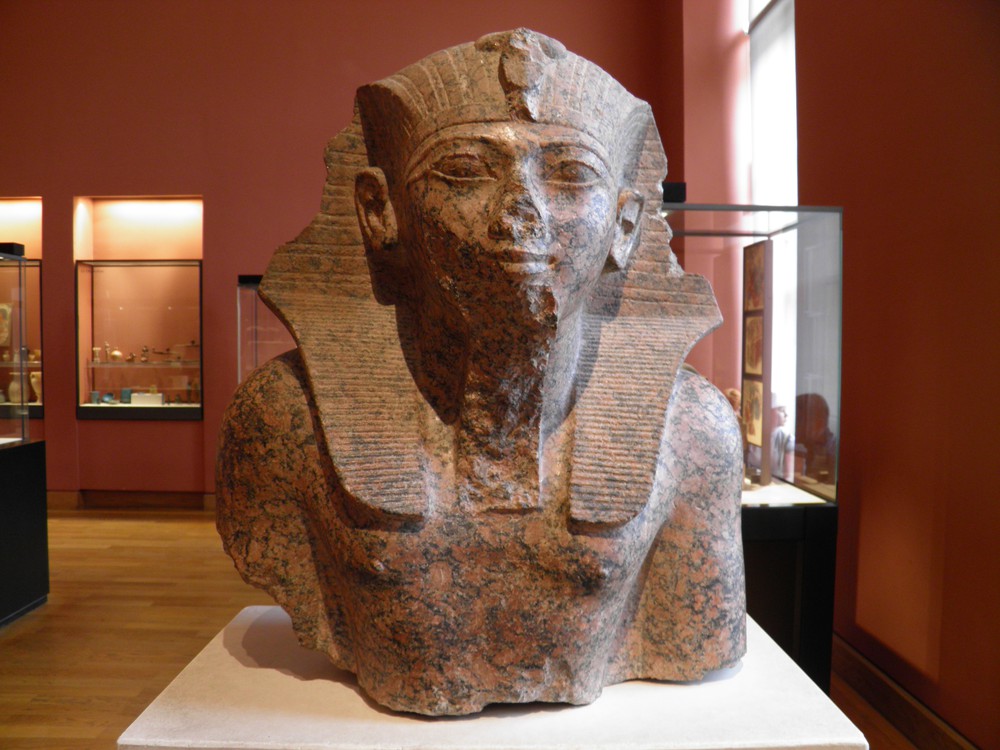 Thumtmoses_IV-E_13889-Louvre_Museum_(7465530452).jpg