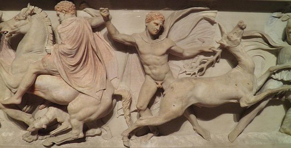 Alexander_Sarcophagus,_long_side_B,_hunting_scene,_Istanbul_Archaeology_Museum_(14042900900).jpg