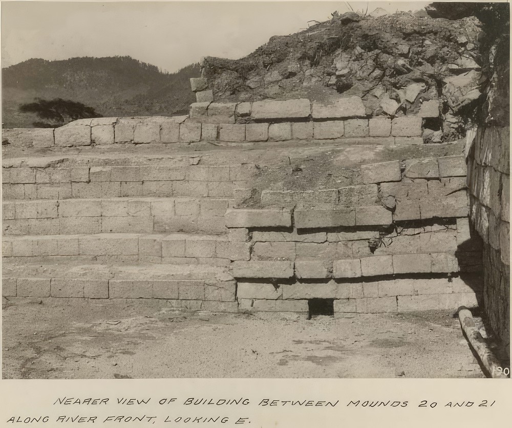 close-view-of-building-between-mounds-20-and-21-along-river-front-looking-east_4c75a884-7253-4741-88f6-661cd8c15408.jpg