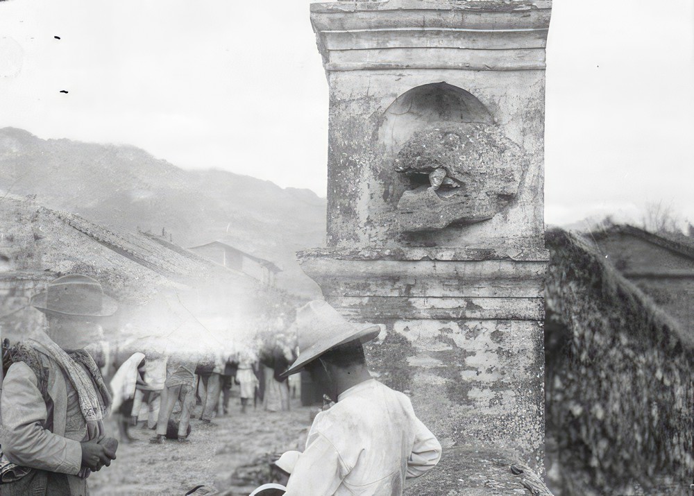 crowd-gathered-near-zoomorphic-stone-carving-from-copan-at-esquipulas_a211edfd-4d81-40ed-b381-b6149932d236.jpg