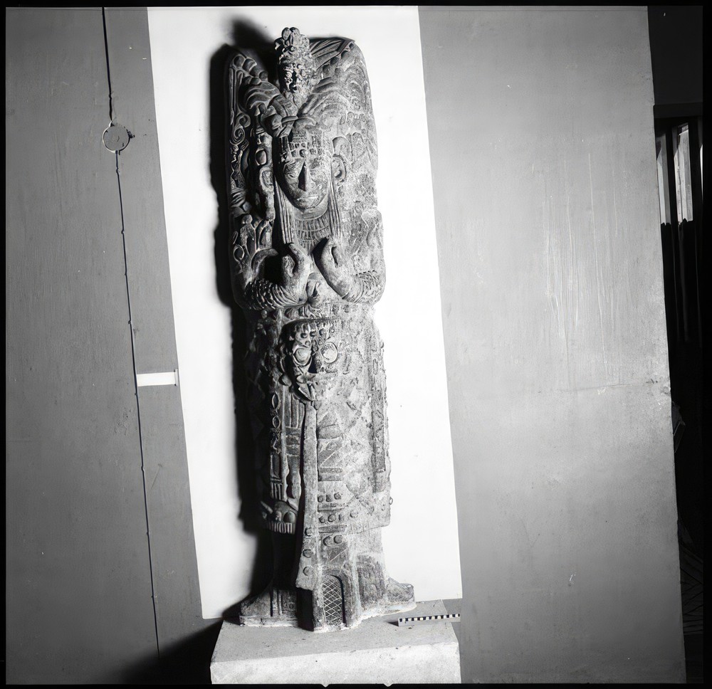 fake-copan-stela_2f69acda-95bb-496e-abad-2d621c0a7d38.jpg