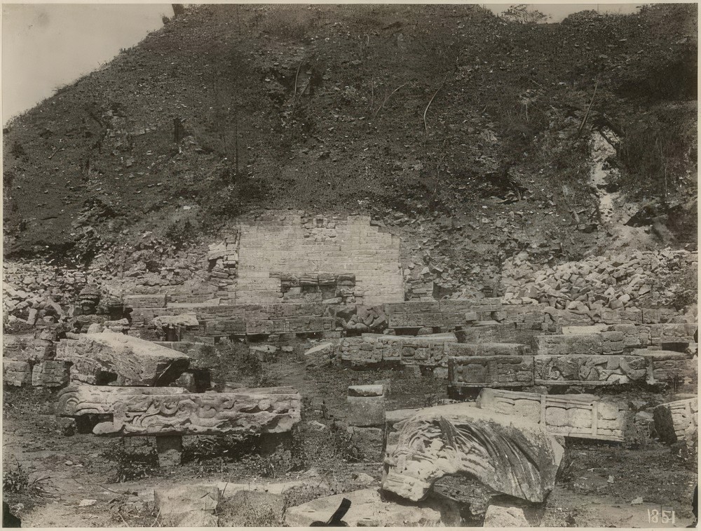 hieroglyphic-stairway-cleared-1899-1900-showing-blocks-from-debris-and-mound-26_120f3ea0-7db9-4270-b631-0913c0ad802e.jpg