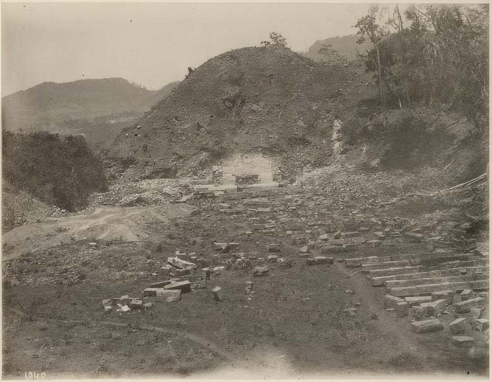 hieroglyphic-stairway-cleared-1899-1900-showing-blocks-from-debris-and-mound-26_456dcba6-54c2-4b04-8c0a-4f7393a8abcd.jpg