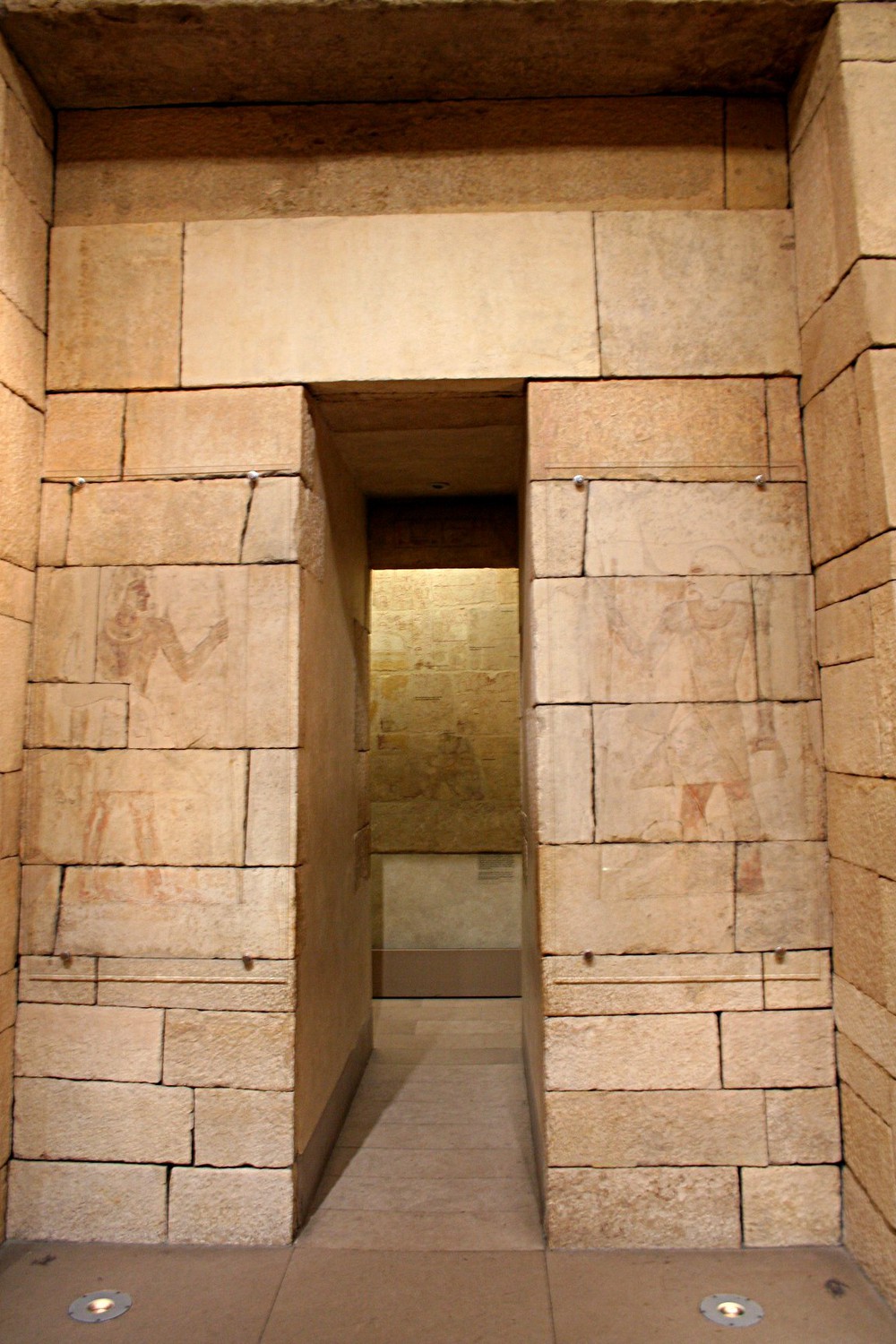 Tomb_of_perneb_metropolitan_2006.jpg