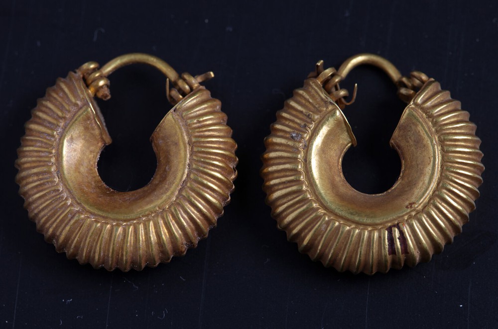 pair_of_gold_earrings_sardis_lydian_e49616bf4fdb4ec6a0c05a7c910f0d80.jpeg