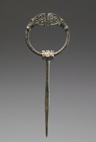 penannular_brooch.jpg
