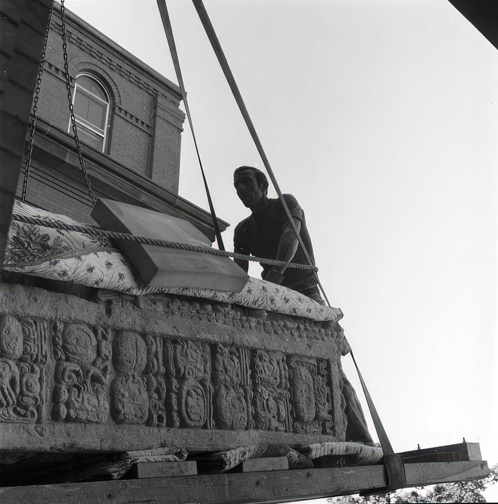 removal-of-cast-of-stela-a-from-peabody-museum_26621d81-34b7-4304-9aa4-5ee0ccacf2cb.jpg