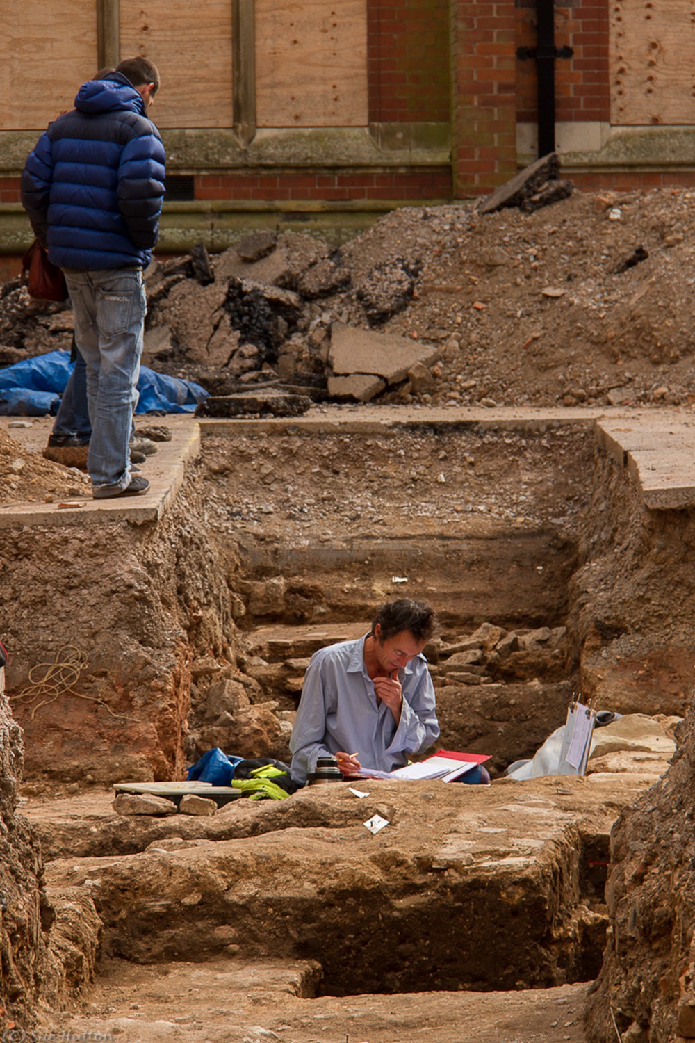Archaeologist_working_in_Trench.jpg