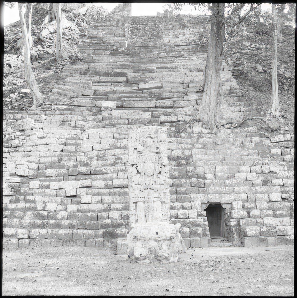 stela-and-structure-at-copan_156acef8-1066-4ac0-a0d1-fe279b567670.jpg