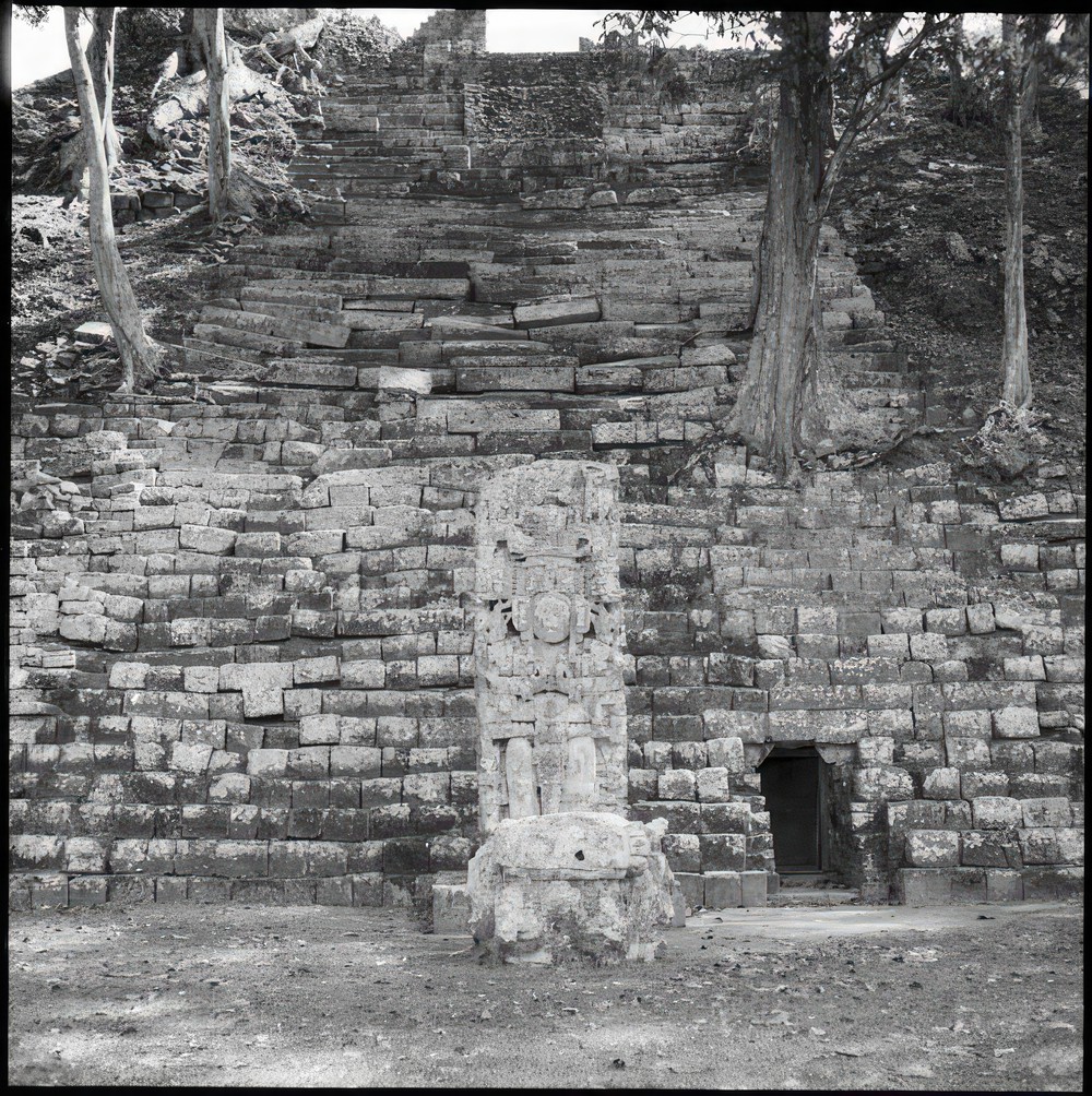 stela-and-structure-at-copan_4df564e4-fc9f-46cb-a2d3-d3cd6fcbe638.jpg