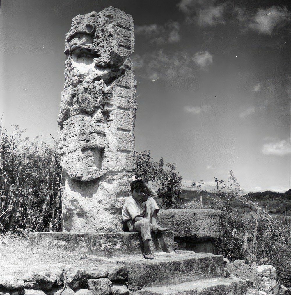 stela-at-copan_da0a400a-022f-4650-807a-bc3fd5d0e576.jpg