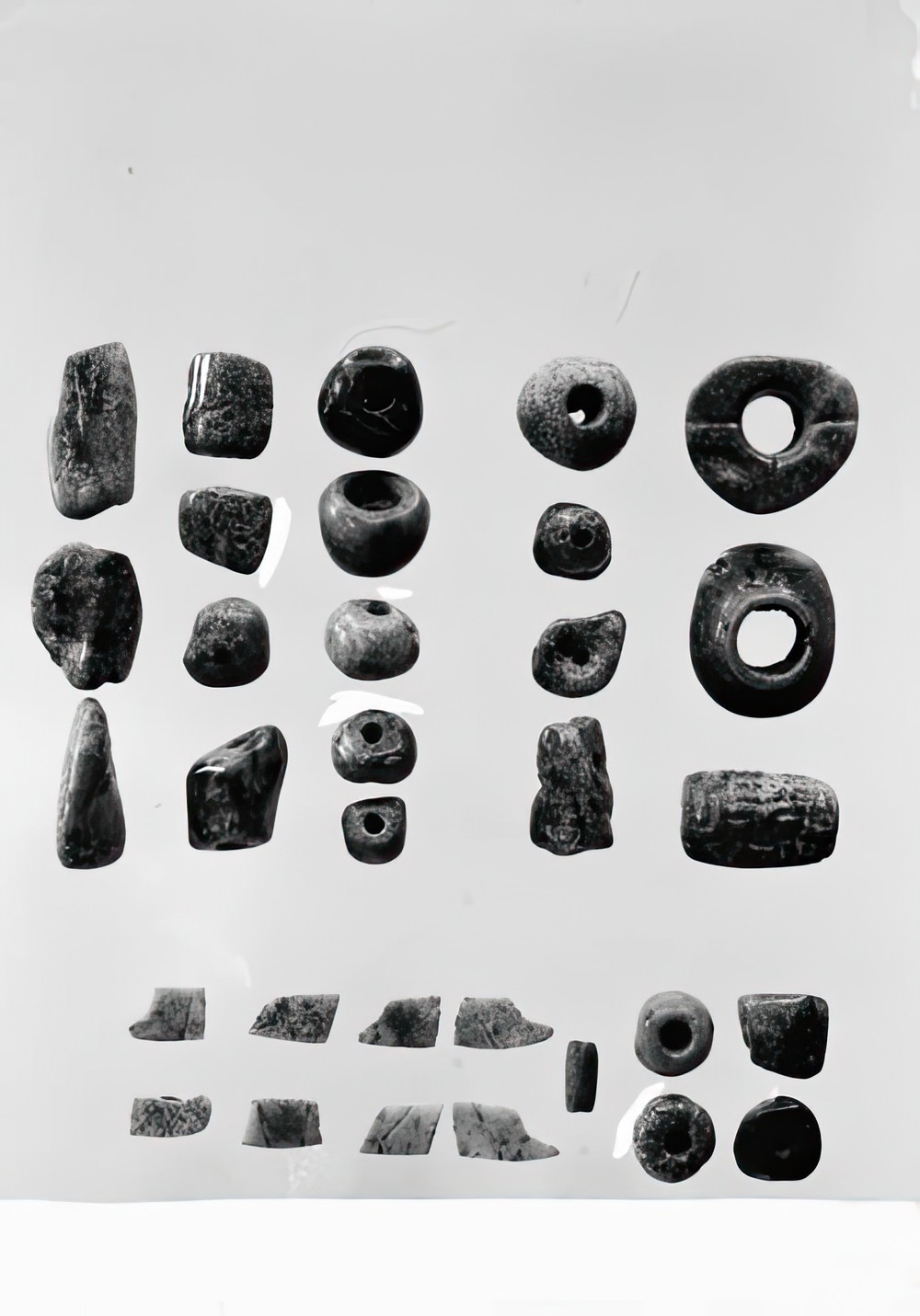 stone-beads-from-tombs_c207ea61-7998-4c98-bdf1-86ef74e8988e.jpg