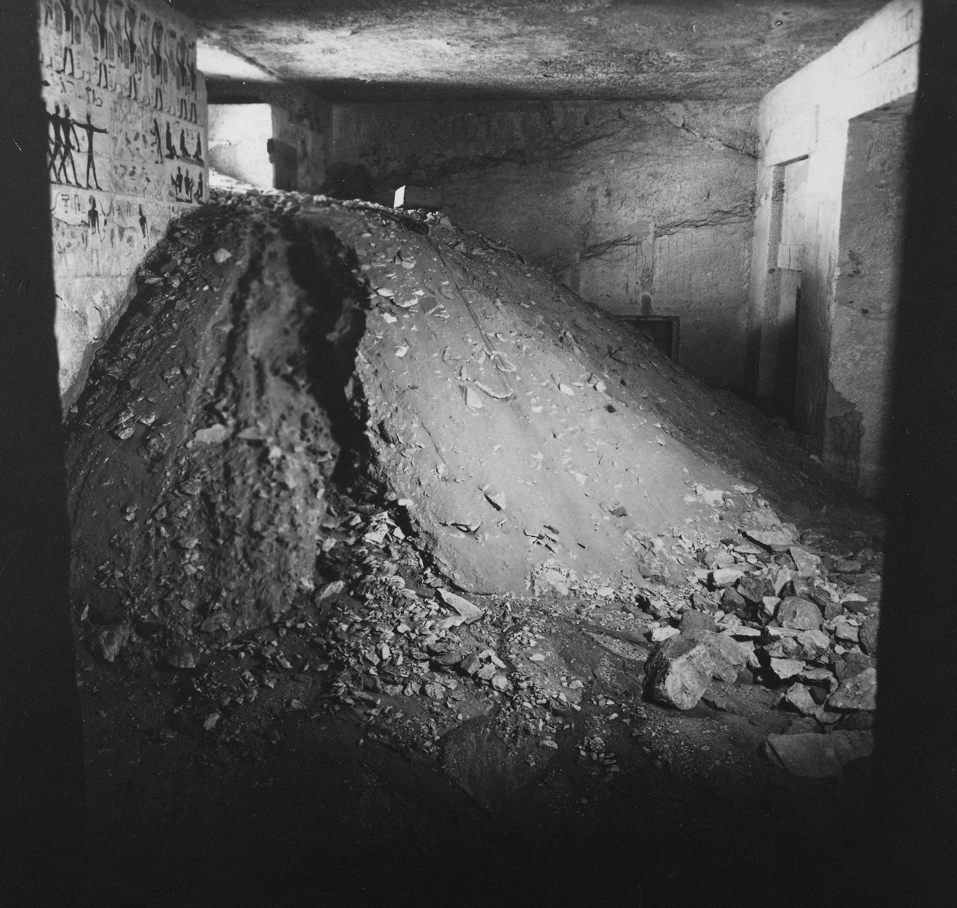 photograph-of-sand-blocking-the-entrance-to-the-of-tomb-of-queen