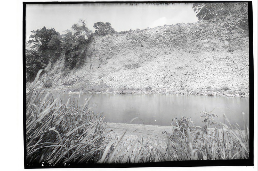 view-from-copan-river-of-high-cut-made-by-it-into-the-ruins_51627931-6858-42d5-b87b-f66c179cab39.jpg