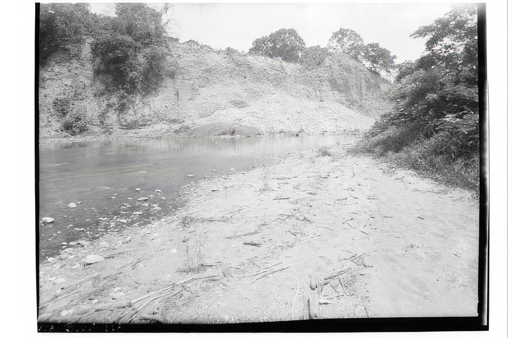 view-from-copan-river-of-high-cut-made-by-it-into-the-ruins_f3b8388e-88ed-43b2-8bde-930a5f79069c.jpg